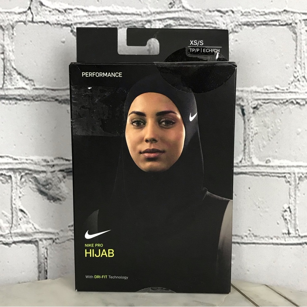 Nike Pro Hijab Women’s Sporty Style Performance With Dri-FIT Technology NEW